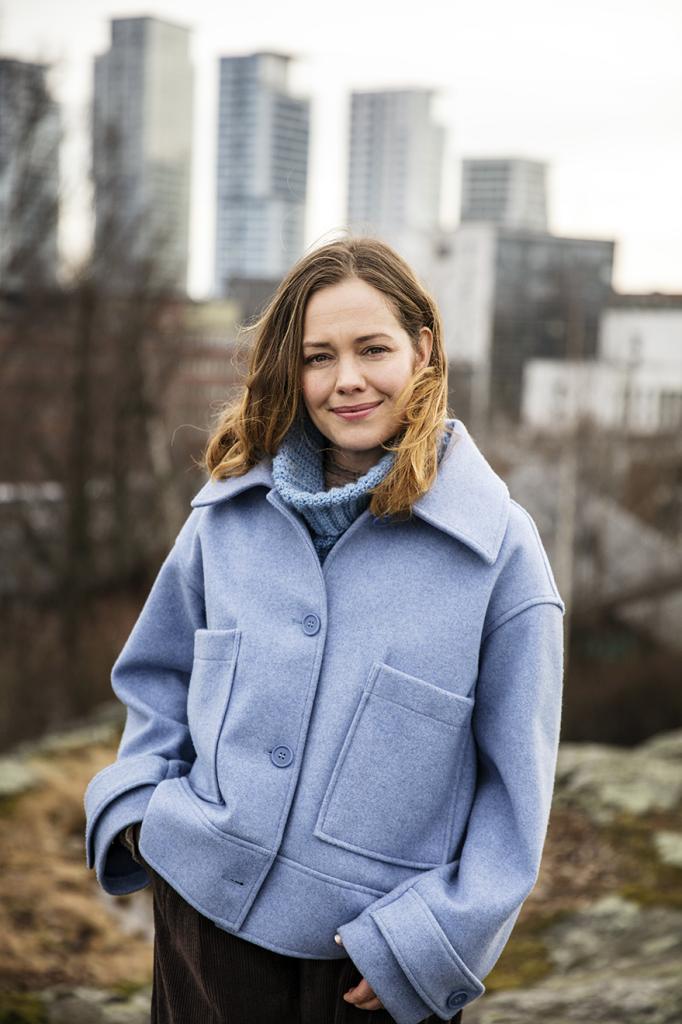 Hetki ennen valoa -seniorinäytöksessä 29.9. Vuotalolla on Klaus Härön lisäksi Oona Airola.                  Kuva: Lasse Lecklin