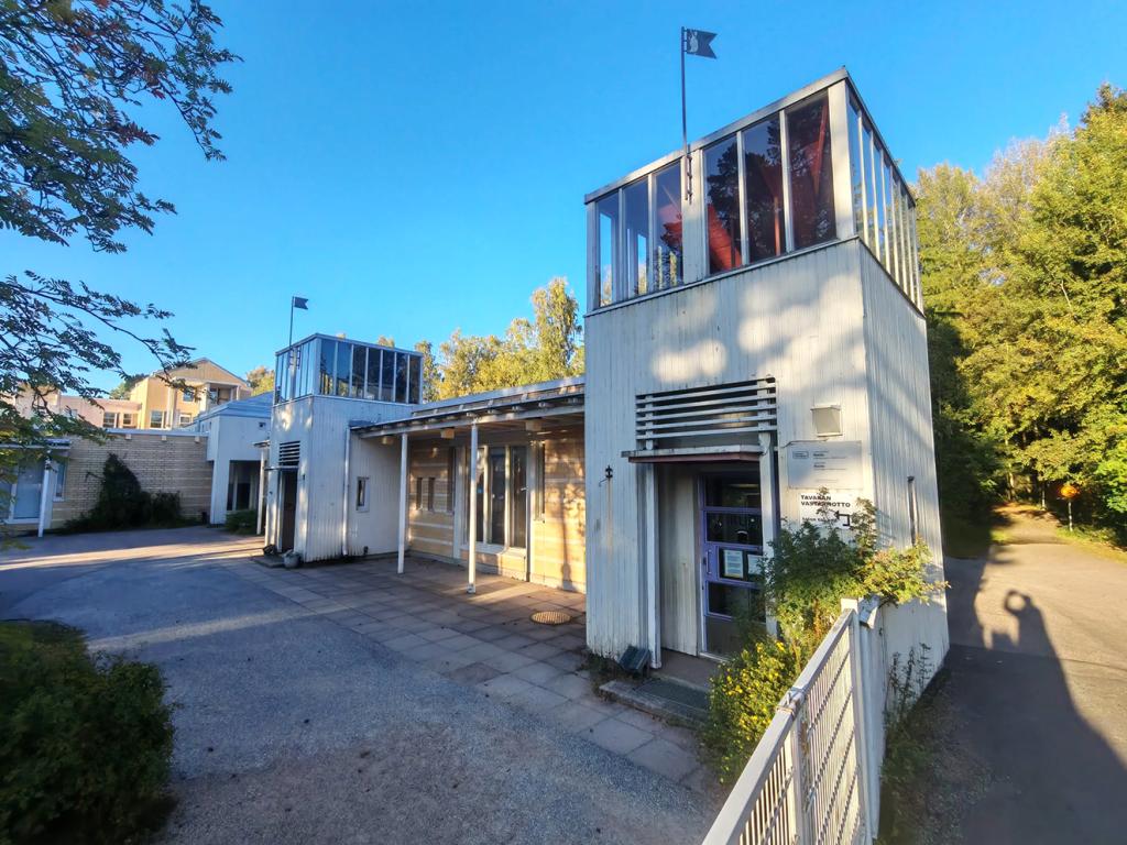 Päiväkoti Rastila sijaitsee Meri-Rastilan Halkaisijanpolulla.