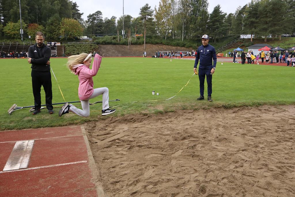 Pituushyppynäyte.