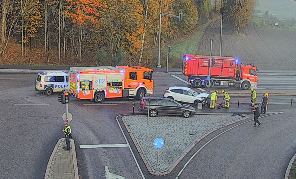 Sunnuntaiaamuna 4.10. noin kello 7.30 aikoihin sattui liikenneonnettomuus Kallvikintien ja Itäväylän liittymässä. Toinen ajorata oli hetken suljettuna liikenteeltä pelastuslaitoksen raivatessa kolaripaikkaa. Kuvankaappaus: Fintrafficin kelikamera