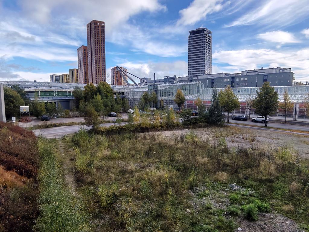 Seniorikeskusta kaavaillaan Columbuksen, Vuosaaren Urheilutalon ja lukion viereen.